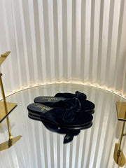 LACE SANDALS IN BLACK VELVET