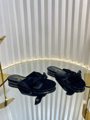 LACE SANDALS IN BLACK VELVET