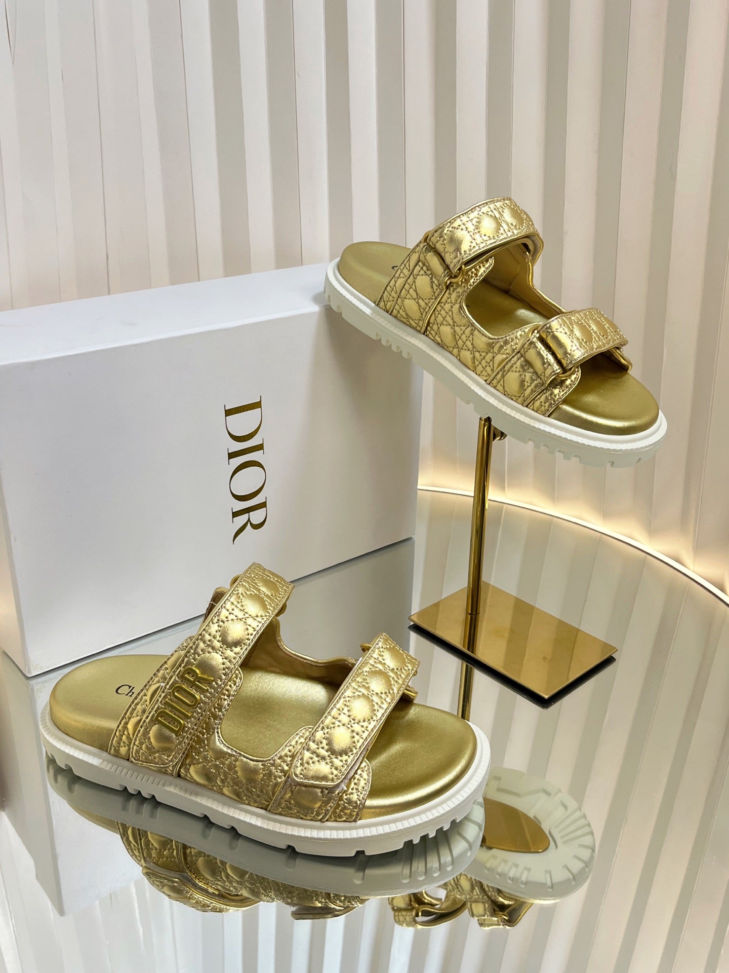 DIORACT SLIDES 25MM IN GOLD PATENT CALFSKIN