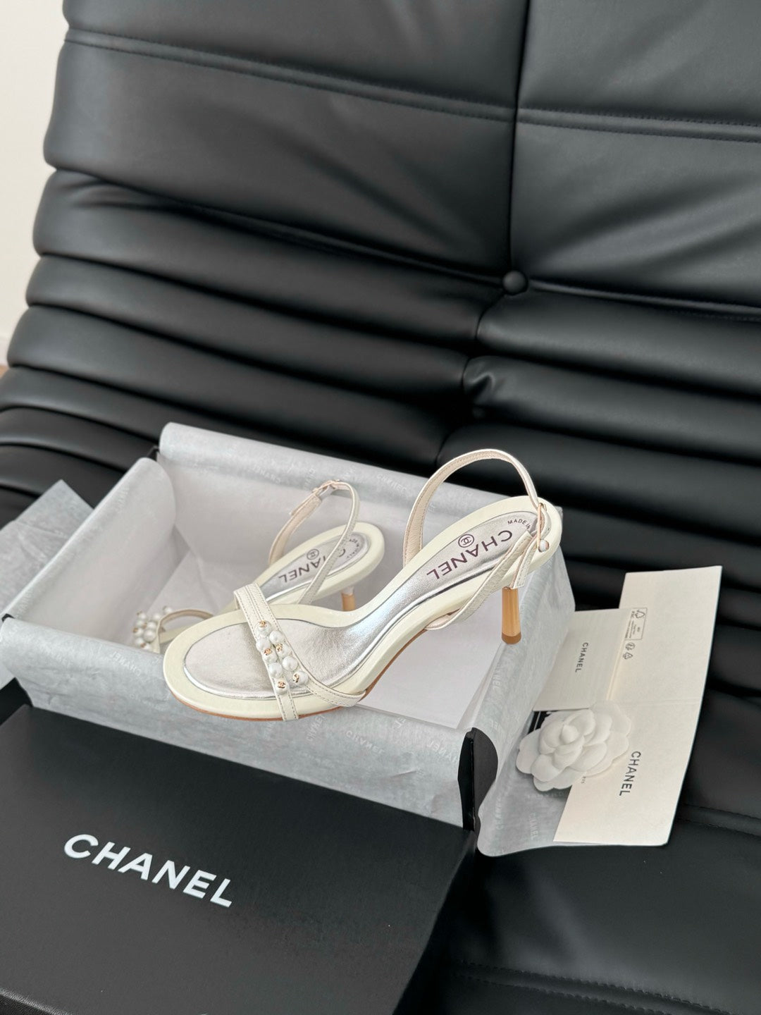 PEARL SANDAL IN WHITE LAMBSKIN 75 MM