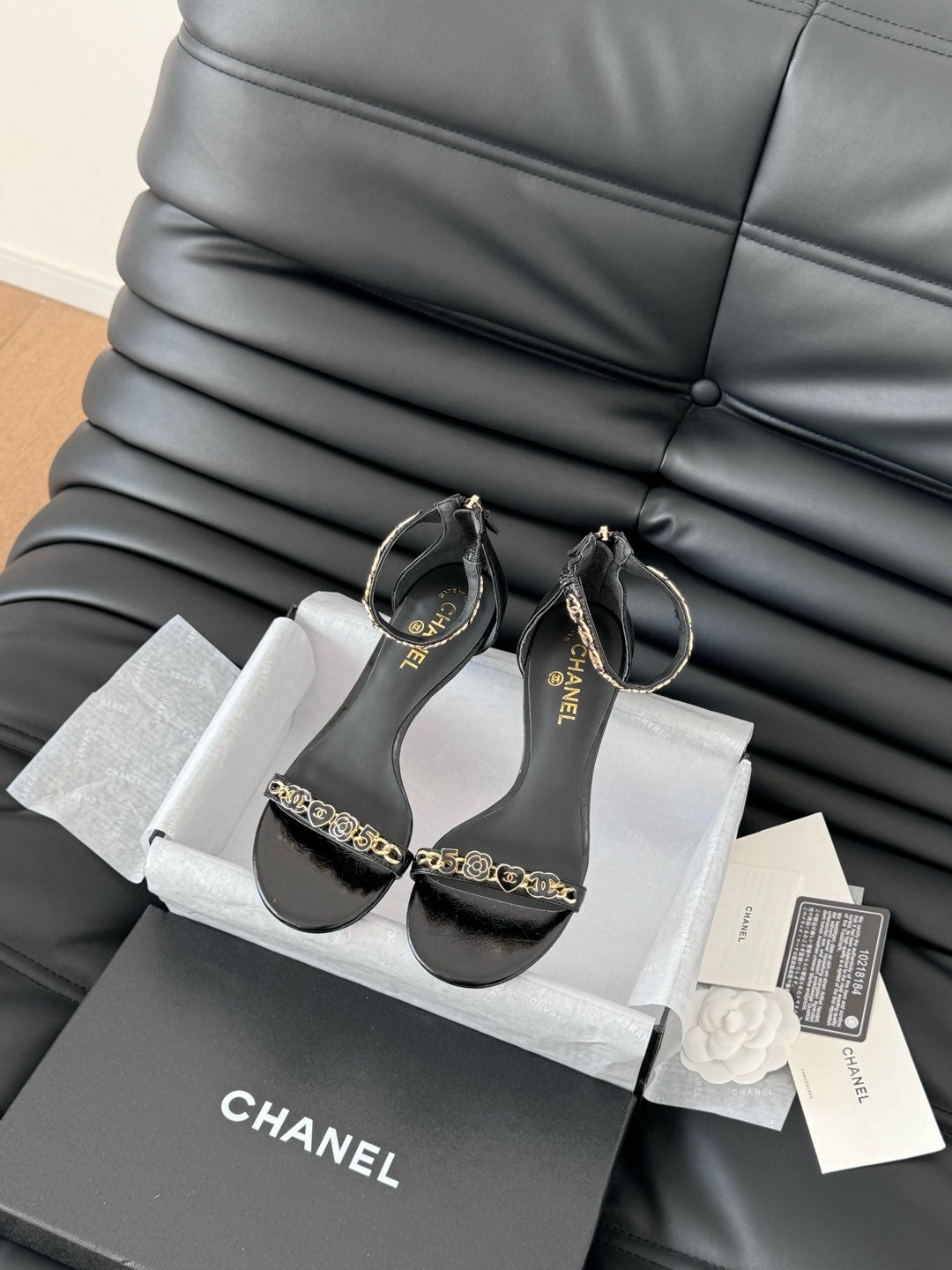 MID-HEEL 35 MM SANDAL IN BLACK SHEEPSKIN WITH STICKERS