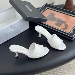 HIGH HEELS IN WHITE GLOSSY LEATHER