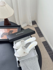 HIGH HEELS IN WHITE GLOSSY LEATHER