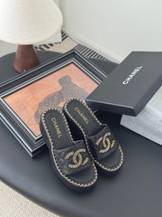 WEDGE HEELS IN BLACK CALFSKIN MIX CHAIN BASE