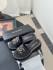 WEDGE HEELS IN BLACK CALFSKIN MIX CHAIN BASE