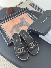 SLIPPER IN BLACK CALFSKIN MIX CHAIN BASE