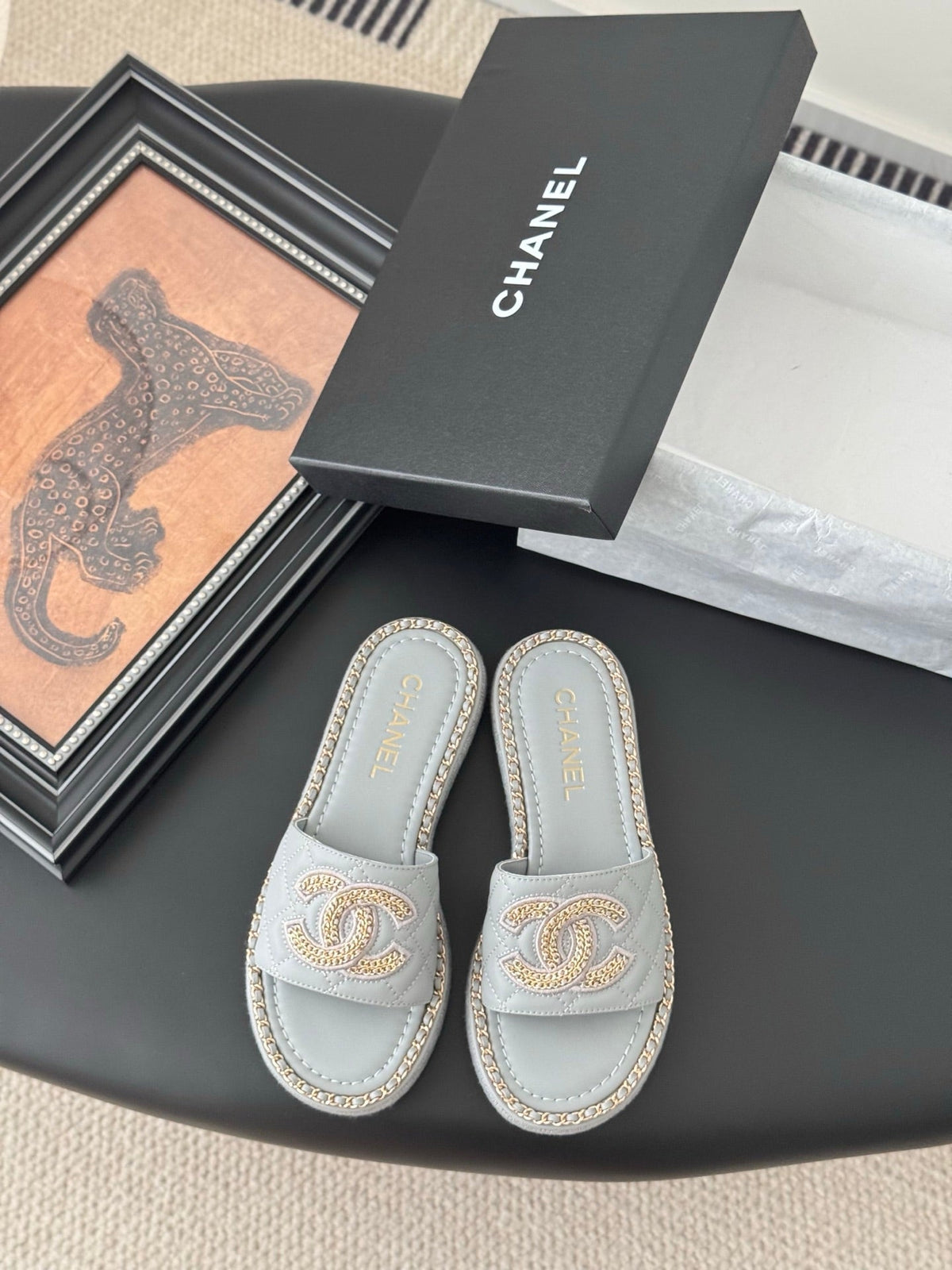 SLIPPER IN BEAU BLUE CALFSKIN MIX CHAIN BASE