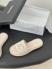 SLIPPER IN LIGHT BEIGE CALFSKIN MIX CHAIN BASE