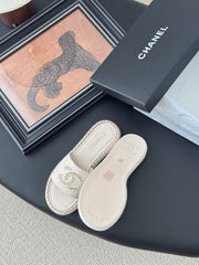 SLIPPER IN LIGHT BEIGE CALFSKIN MIX CHAIN BASE