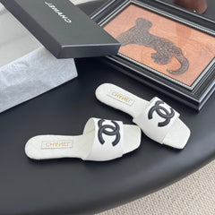 SLIPPER IN WHITE CALFSKIN