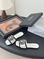 SLIPPER IN WHITE AND BLACK CALFSKIN MIX WOOL