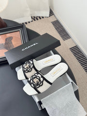 SLIPPER IN WHITE AND BLACK CALFSKIN MIX WOOL