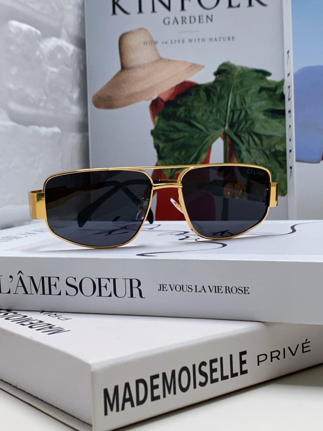 TRIOMPHE SUNGLASS 513000 IN GOLD METAL BLACK LENSES