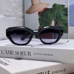 LOGO CAT EYE SUNGLASSES 513008 IN BLACK ACETATE WAVY FRAME