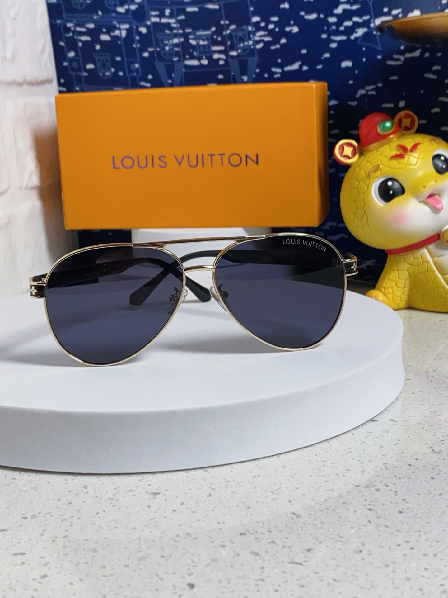 PILOT SUNGLASSES 571635 IN GOLD METAL BLACK LENSES MONOGRAM LOGO