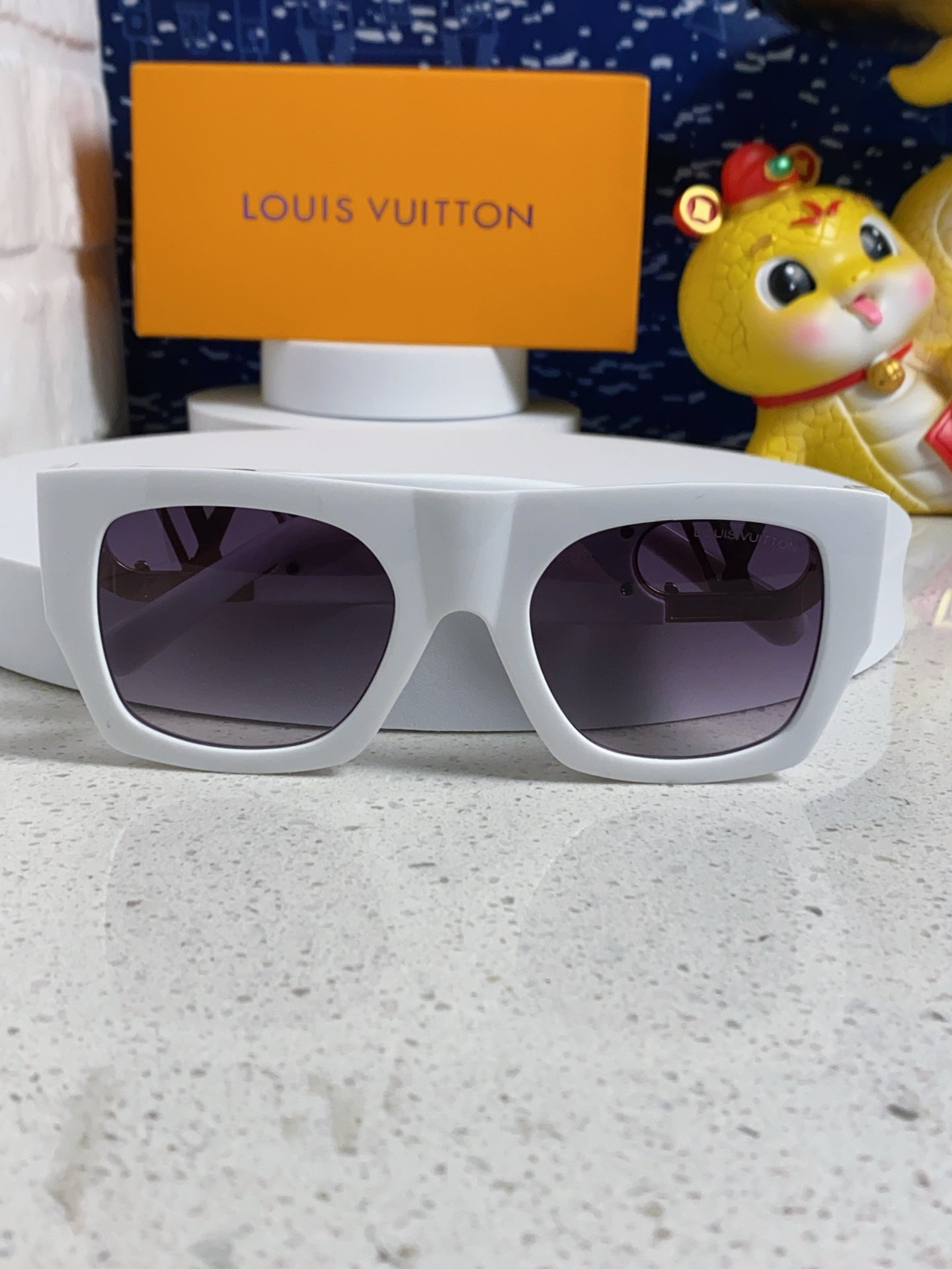 LINK SQUARE SUNGLASSES 570274 IN WHITE ACETATE GOLD LOGO