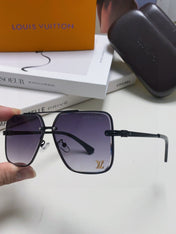 SQUARE SUNGLASSES 570266 IN BLACK METAL LOGO ON LENS