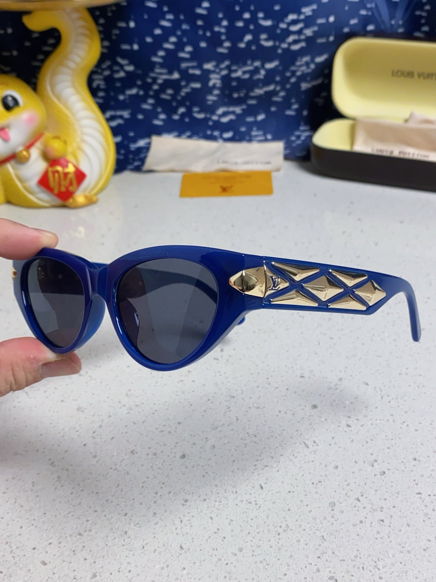 CAT EYE SUNGLASSES 576883 IN BLUE AND GOLD ACETATE