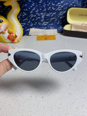 CAT EYE SUNGLASSES 576885 IN WHITE AND GOLD ACETATE