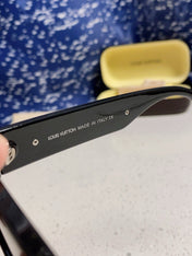 CAT EYE SUNGLASSES 576886 IN BLACK AND GOLD ACETATE