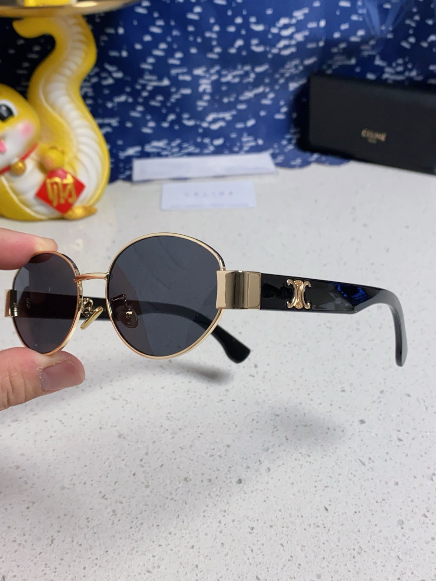 TRIOMPHE SUNGLASS 538532 IN BLACK ACETATE GOLD METAL