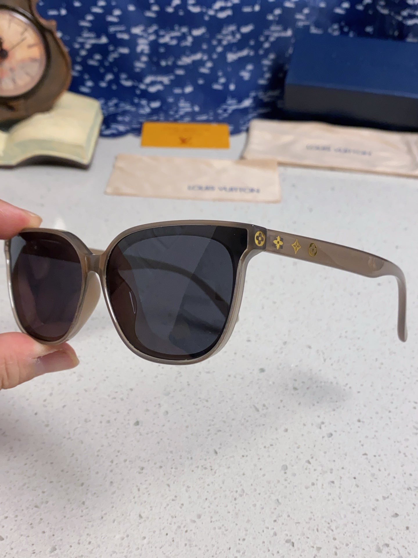 CAT EYE SUNGLASSES 571648 IN BEIGE CLEAR ACETATE