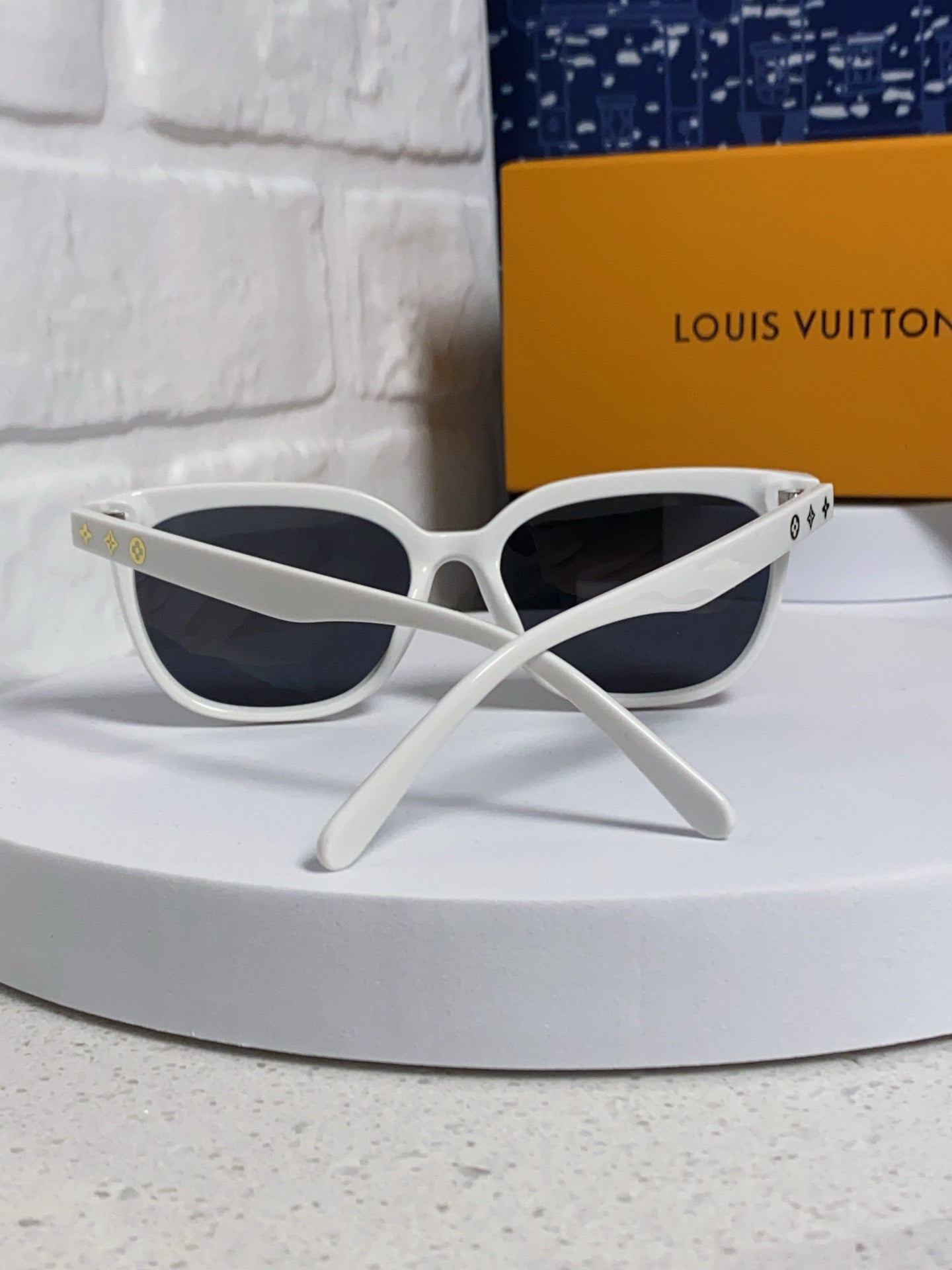 CAT EYE SUNGLASSES 571651 IN WHITE ACETATE