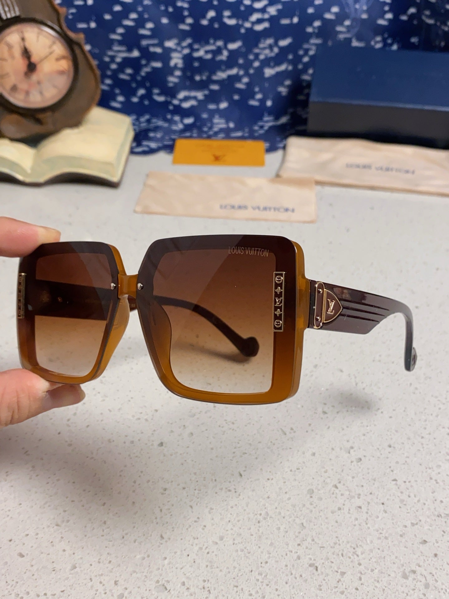 SQUARE SUNGLASSES 571655 IN BROWN CLEAR ACETATE