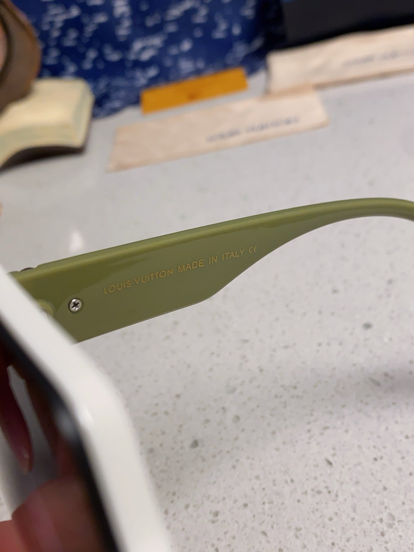 SQUARE SUNGLASSES 571656 IN GREEN ACETATE GREY SMOKE LENS