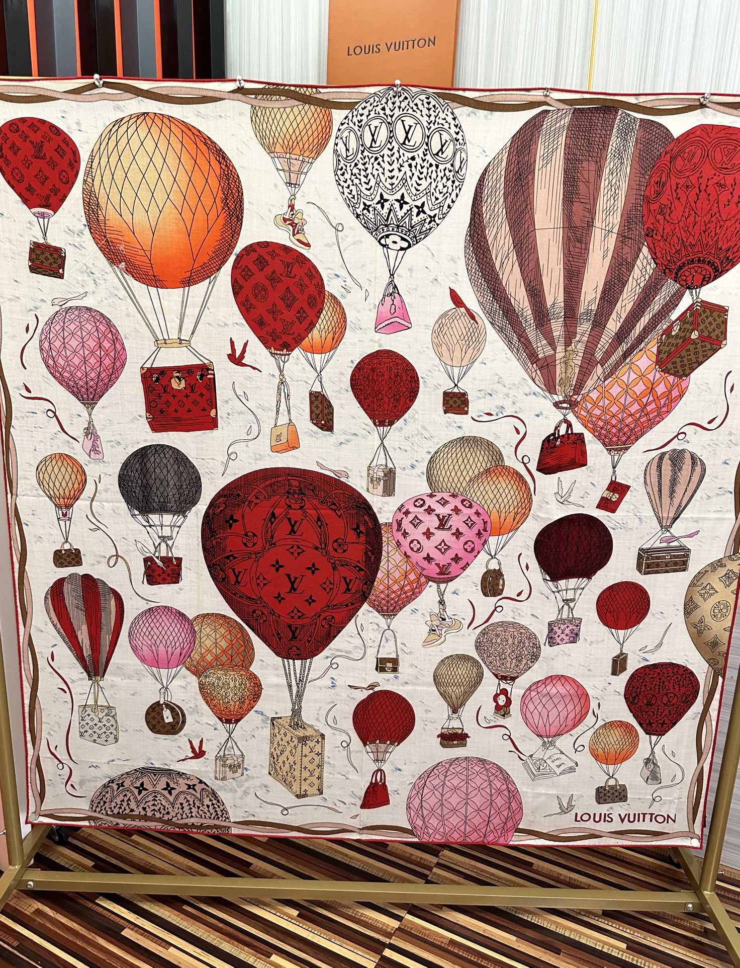 UP AND AWAY 140 CM SQUARE SILK SCARF COLORFUL 400072