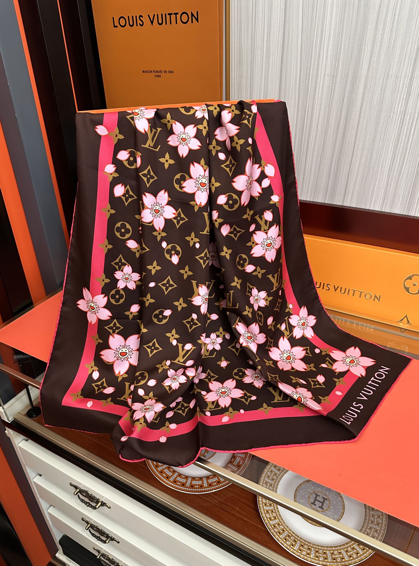 LV SCARF 90 CM IN SILK 723121