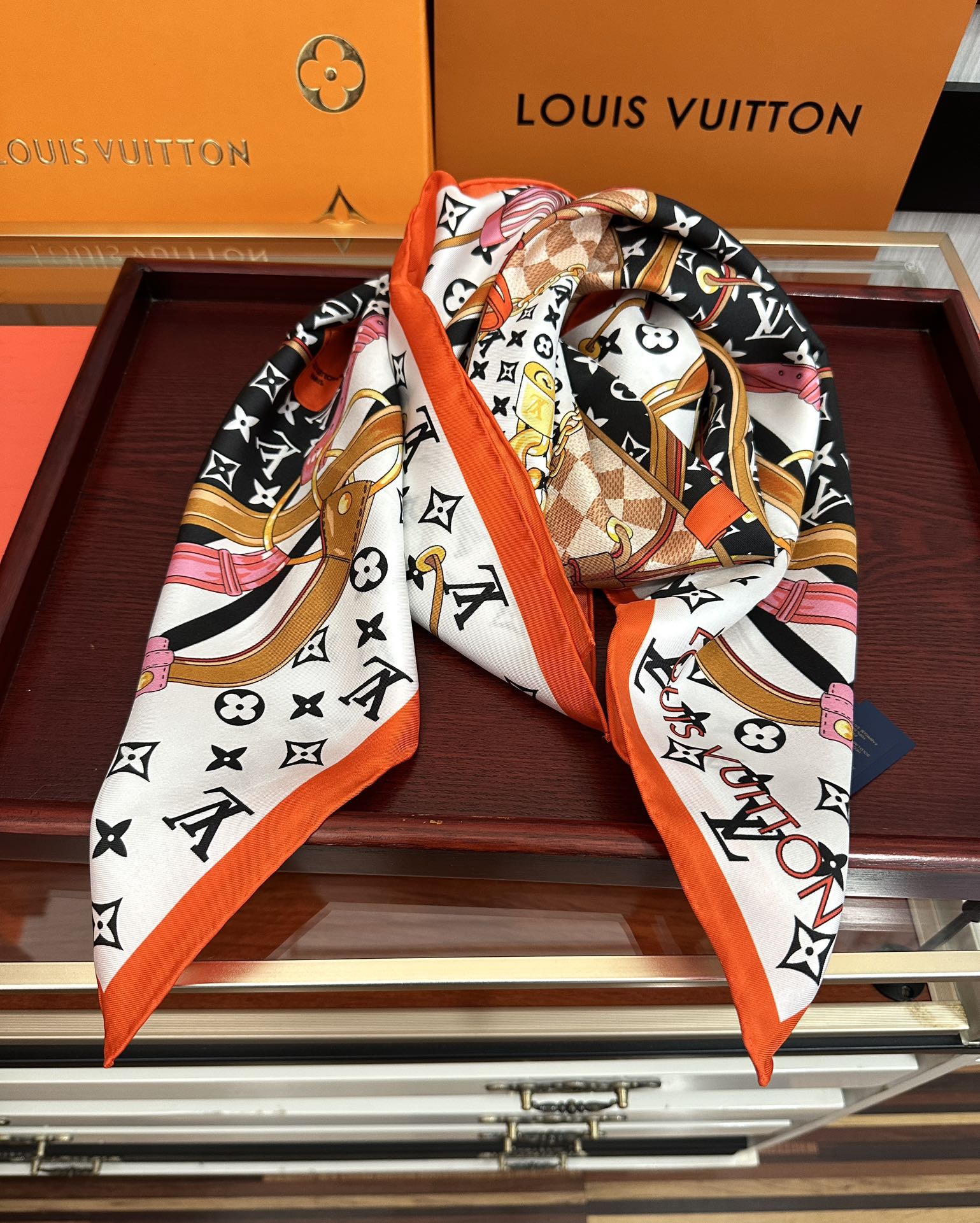 LV SCARF 90 CM IN SILK 729071
