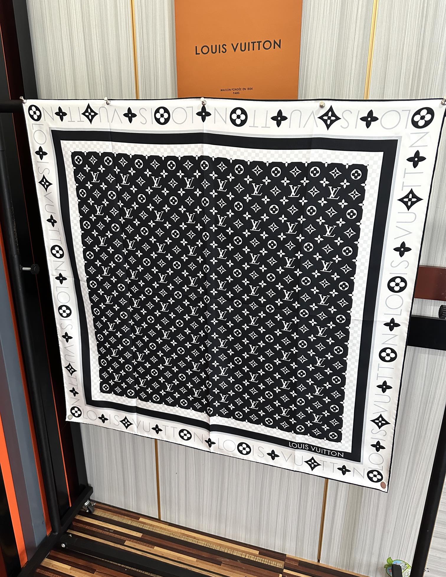 LV SCARF 90 CM IN SILK 732040