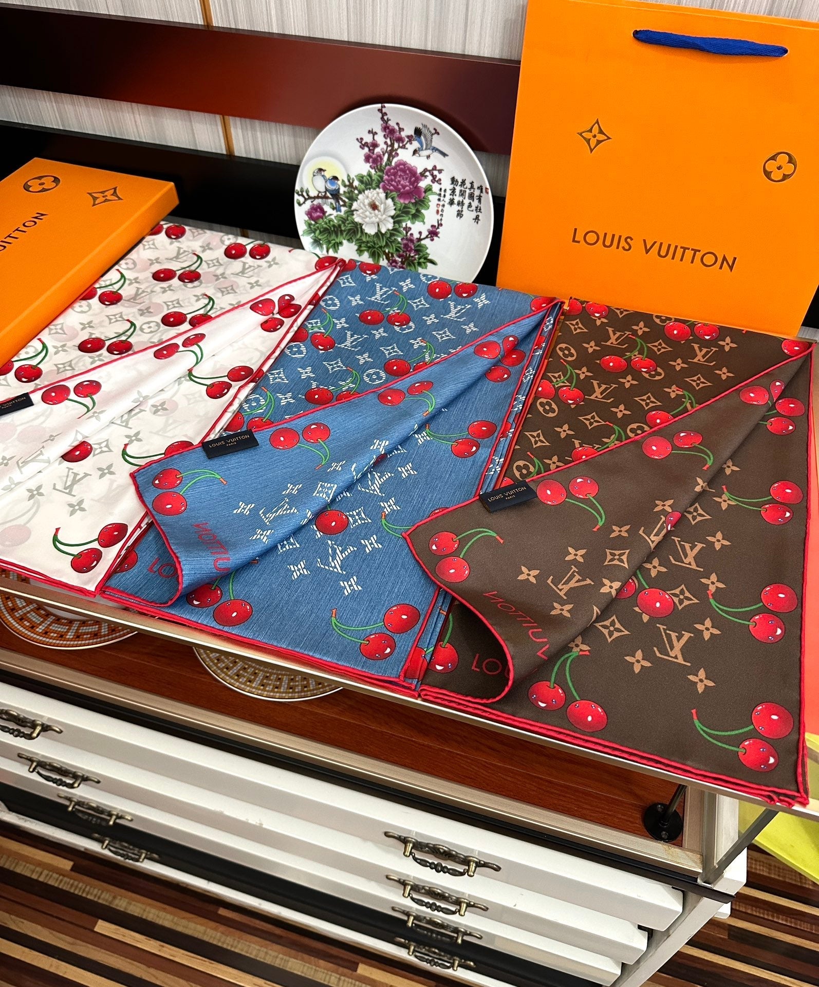 LV SCARF 90 CM IN SILK 05