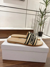 DWAY SLIDES IN BEIGE AND BLACK TECHNICAL FABRIC