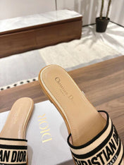 DWAY SLIDES IN BEIGE AND BLACK TECHNICAL FABRIC