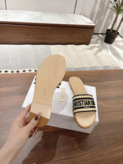 DWAY SLIDES IN BEIGE AND BLACK TECHNICAL FABRIC