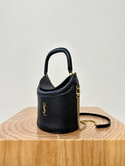 19 FLAP BUCKET BAG BLACK CALFSKIN