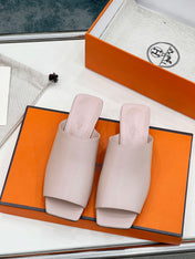 IDOLE SANDAL IN BABY PINK CALFSKIN
