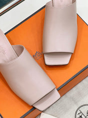 IDOLE SANDAL IN BABY PINK CALFSKIN