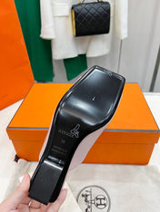 IDOLE SANDAL IN BABY PINK CALFSKIN