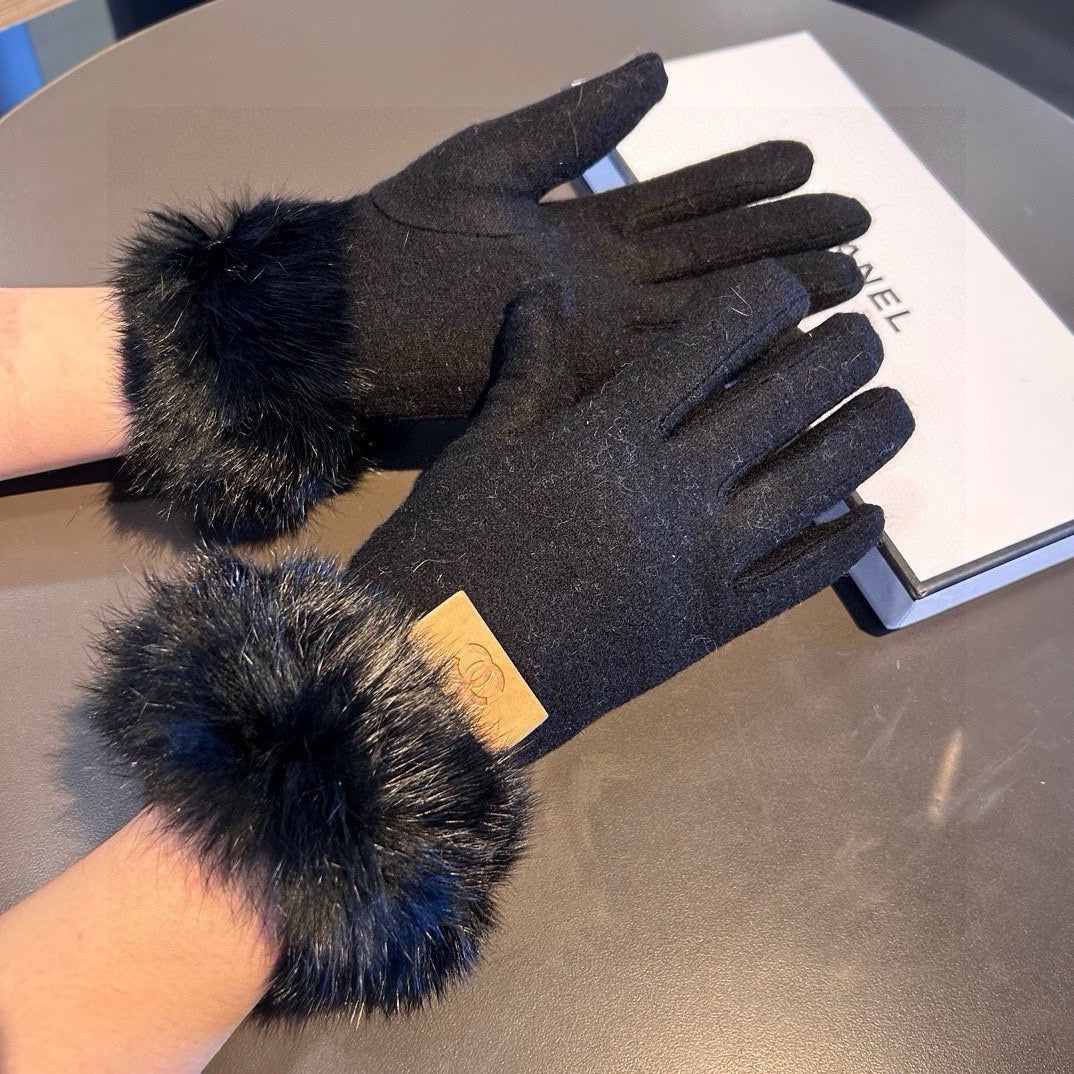 GLOVES IN BLACK WOOL AND RABBIT FUR 420535