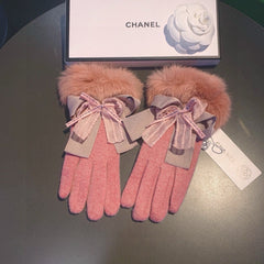 GLOVES IN BLUSH PINK WOOL AND RABBIT FUR 441839