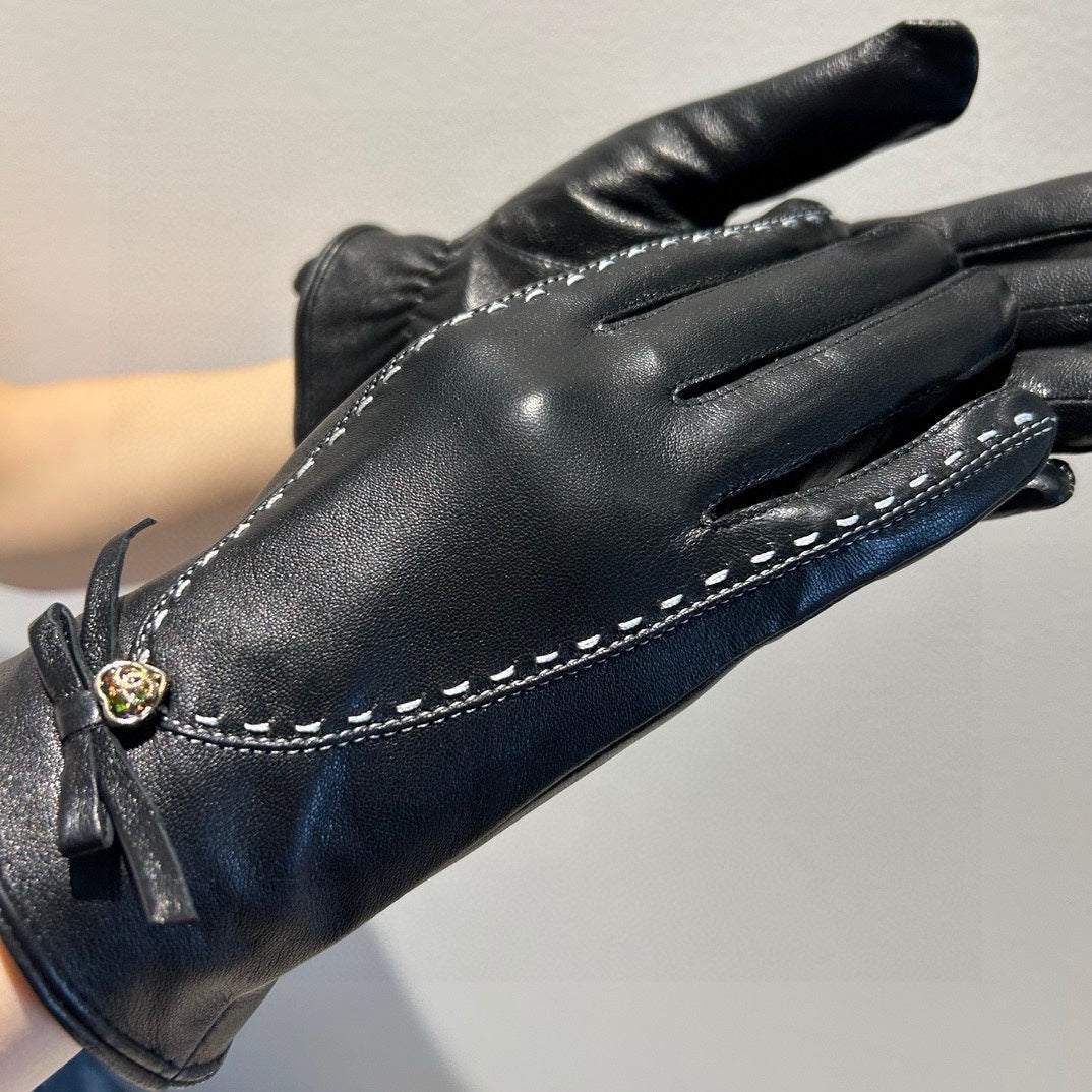GLOVES IN BLACK LAMBSKIN 456336