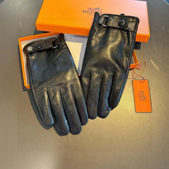 GLOVES WITH BUTTON IN BLACK SHEEPSKIN WITH LAMB FUR LINING