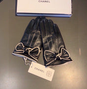 GLOVES IN BLACK LAMBSKIN 462262