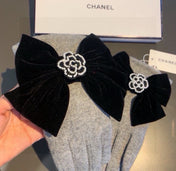 GLOVES IN DOVE GRAY WOOL WITH LARGE BLACK BOW 464994