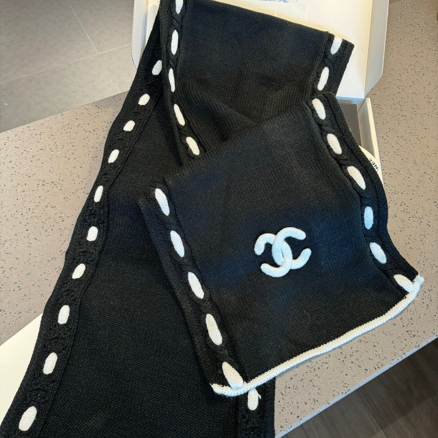 CHANEL 25S SCARF 170 IN CASHMERE 932154