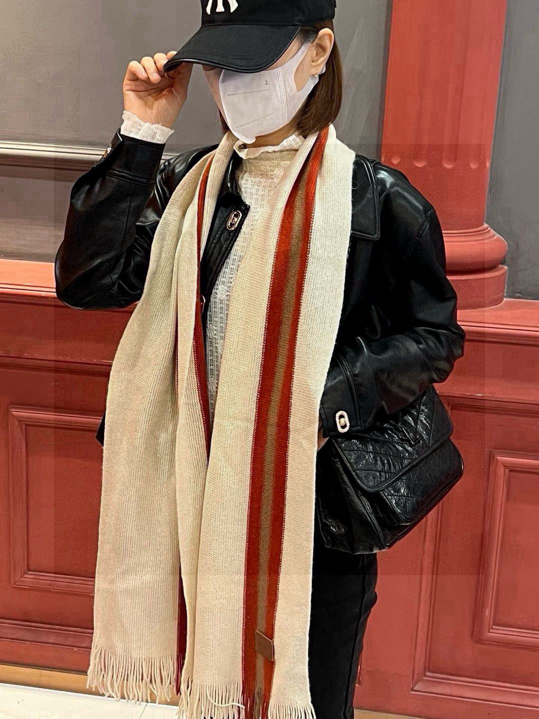 GUCCI 25S SCARF 180 IN CASHMERE 711250