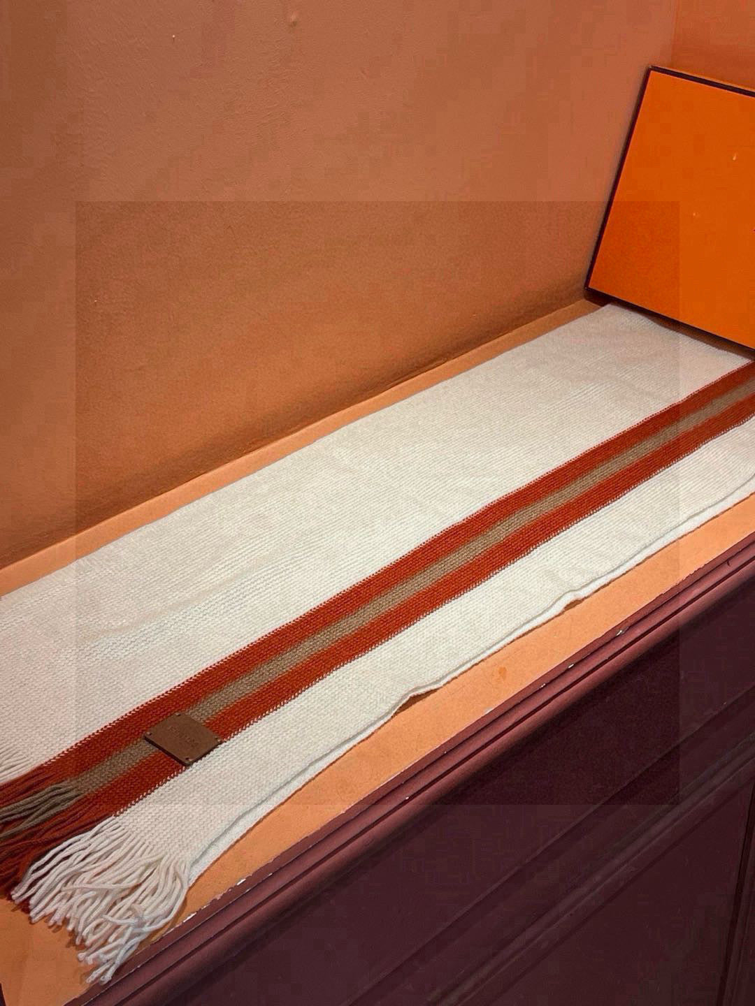 GUCCI 25S SCARF 180 IN CASHMERE 711250